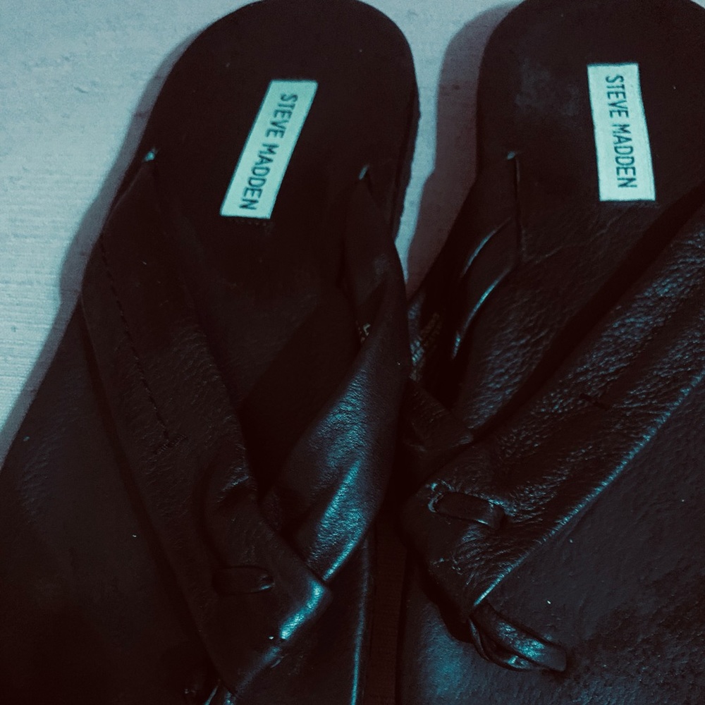 Steve Madden Leather Flip Flops